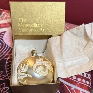 Exquisite Gold Holiday Ornament by the Metropolitan Museum of art,NY 🤩